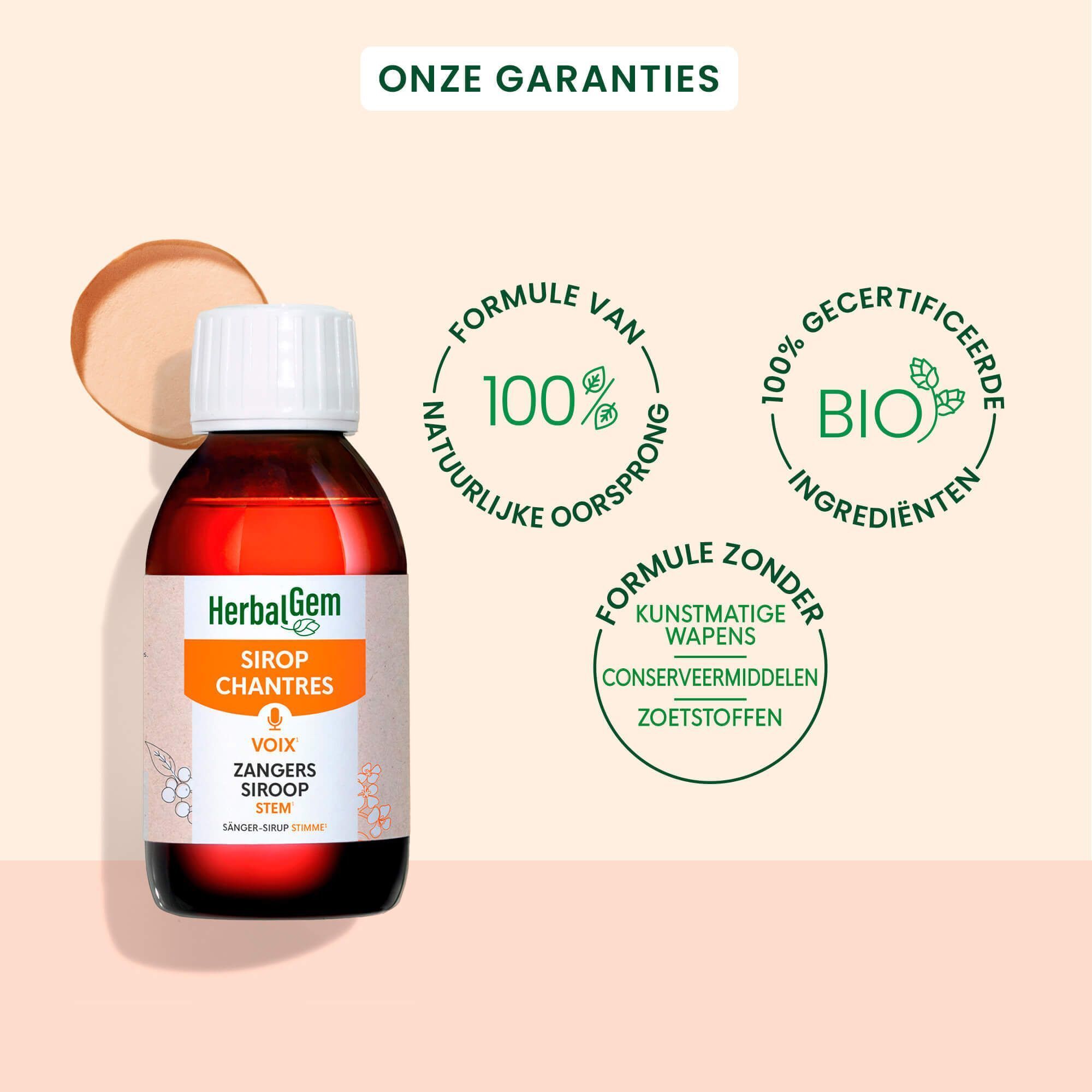 Een fles met witte dop. Opschrift: HerbalGem, Sirop Chantres, Voix, Zangers Siroop. Bio-certificering.