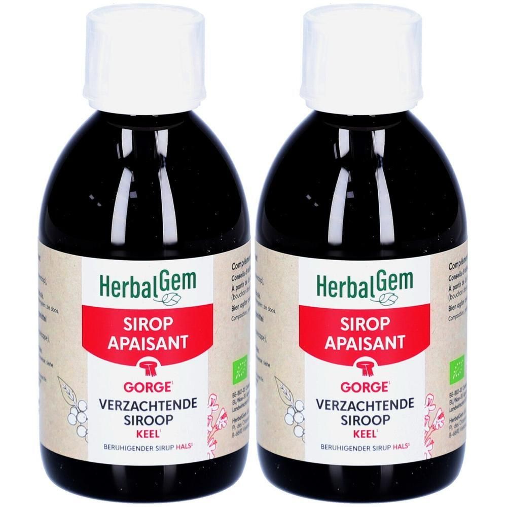 Twee flessen HerbalGem siroop. Rode etiketten met tekst. Bio-certificering. Witte doppen.