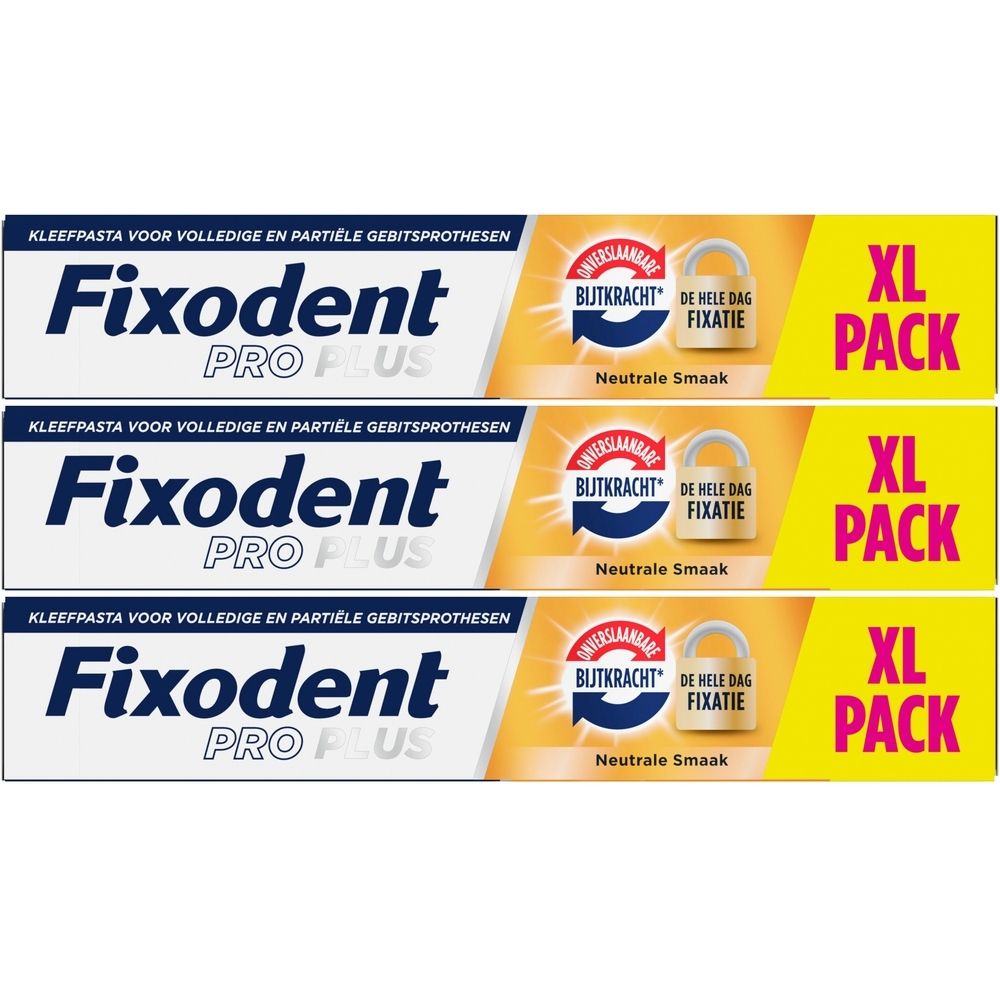 Drie tubes Fixodent Pro Plus. Witte tubes met blauwe en gele tekst. XL verpakking.