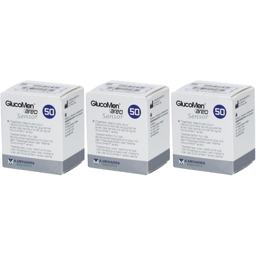 Drie dozen GlucoMen areo Sensor. Witte verpakking met blauwe tekst en logo. Opschrift: 50. Merk: Menarini Diagnostics.