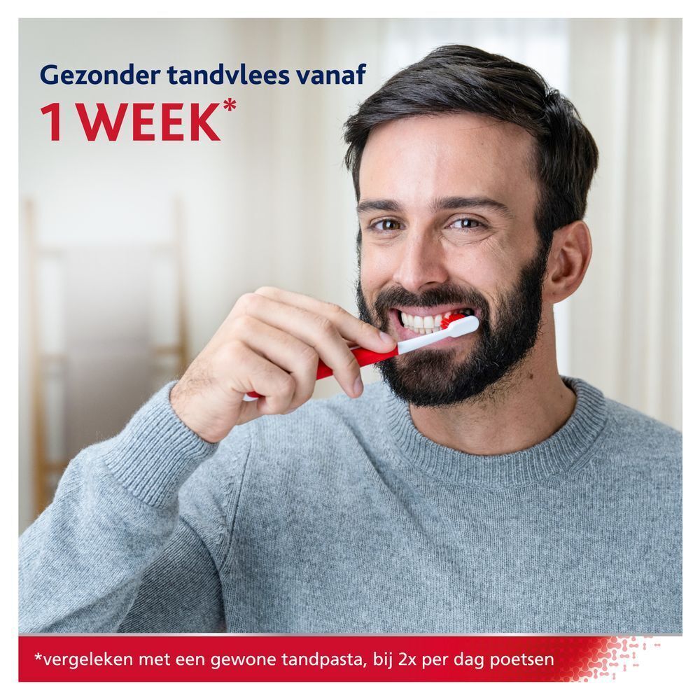 Lachende vrouw met tong. Tekst: Les dents sont LISSES ET POLIES au toucher.