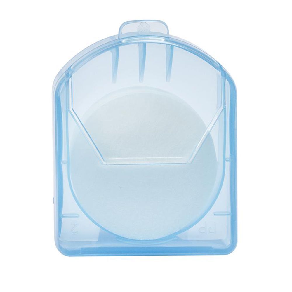 Transparante blauwe plastic doos met een rond, wit filter. Doos met afgeronde hoeken en een sluiting.