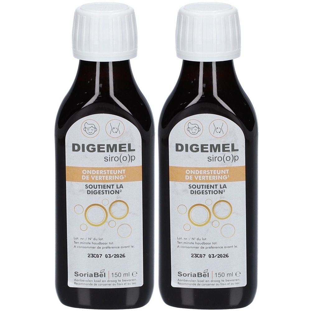 Twee flessen Digemel siroop. Bruine flessen met witte doppen en etiketten. Opschrift: Digemel, ondersteunt de vertering. SoriaBel.