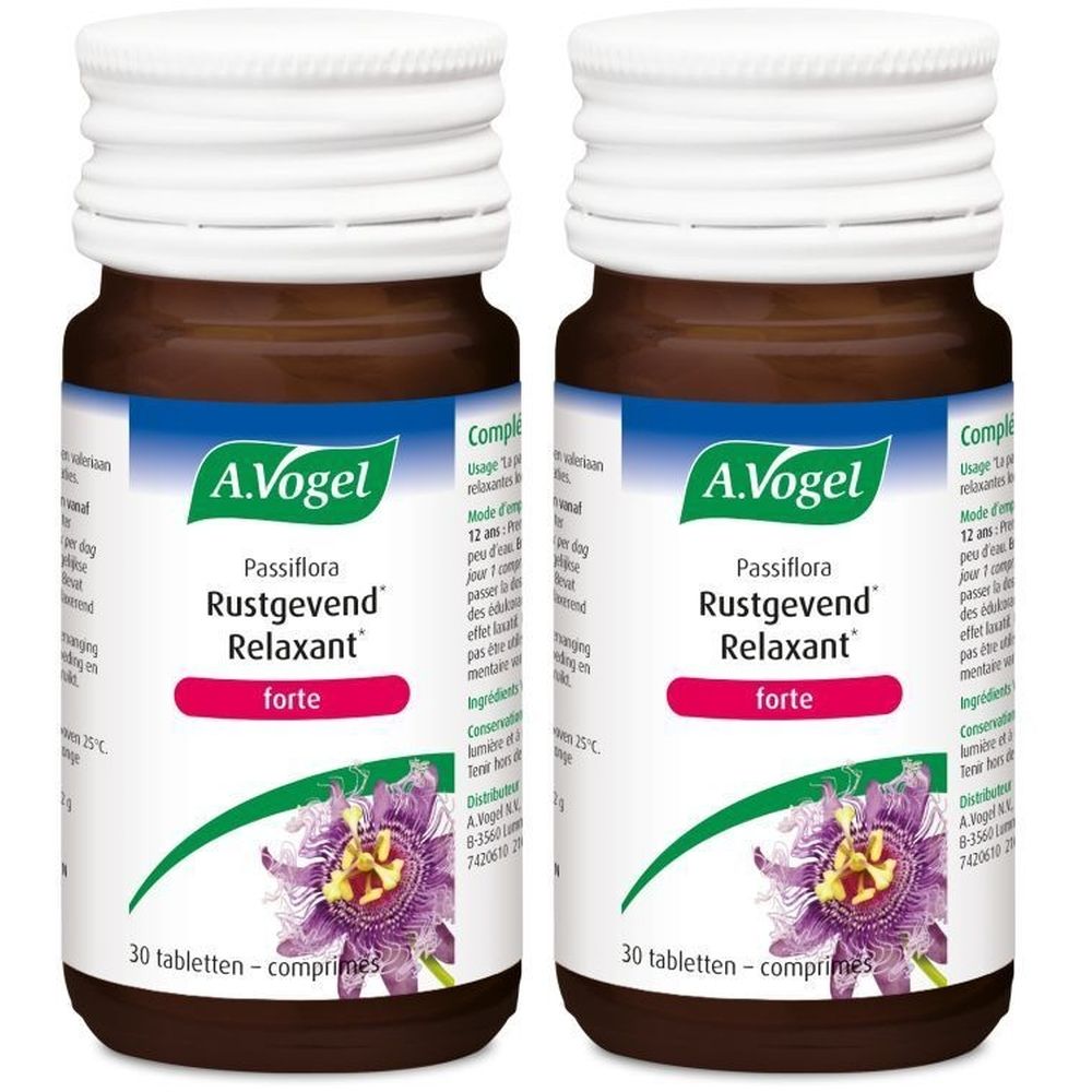 Twee bruine glazen flessen met witte doppen. De etiketten tonen "A. Vogel Passiflora Rustgevend Relaxant forte". Elke fles bevat 30 tabletten.