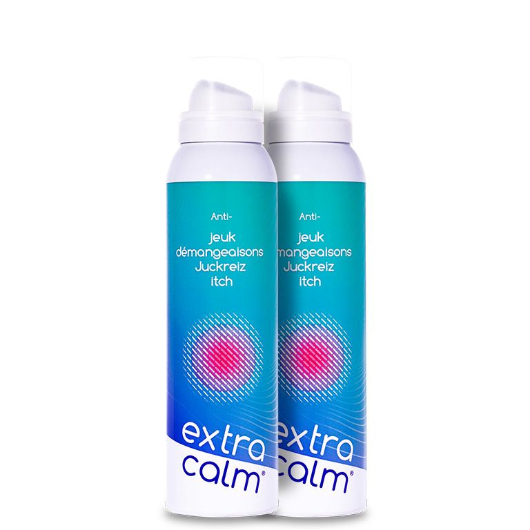 Twee sprays met witte sproeikop. Op de sprays staat "extra calm". Opschrift: Anti-jeuk.