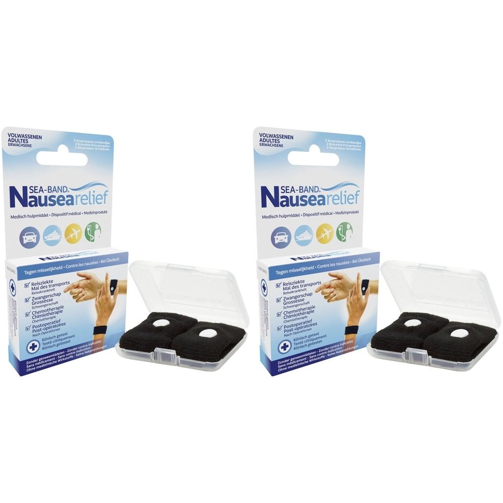 Twee verpakkingen Sea-Band Nausea Relief. Zwarte polsbandjes in transparante plastic doosjes. Verpakking met productnaam en illustratie.