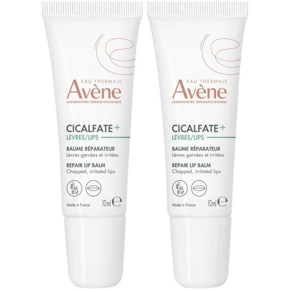 Deux tubes blancs de baume à lèvres. Inscription: Avène, Cicalfate+, Baume réparateur, 10ml. Pour lèvres gercées et irritées.