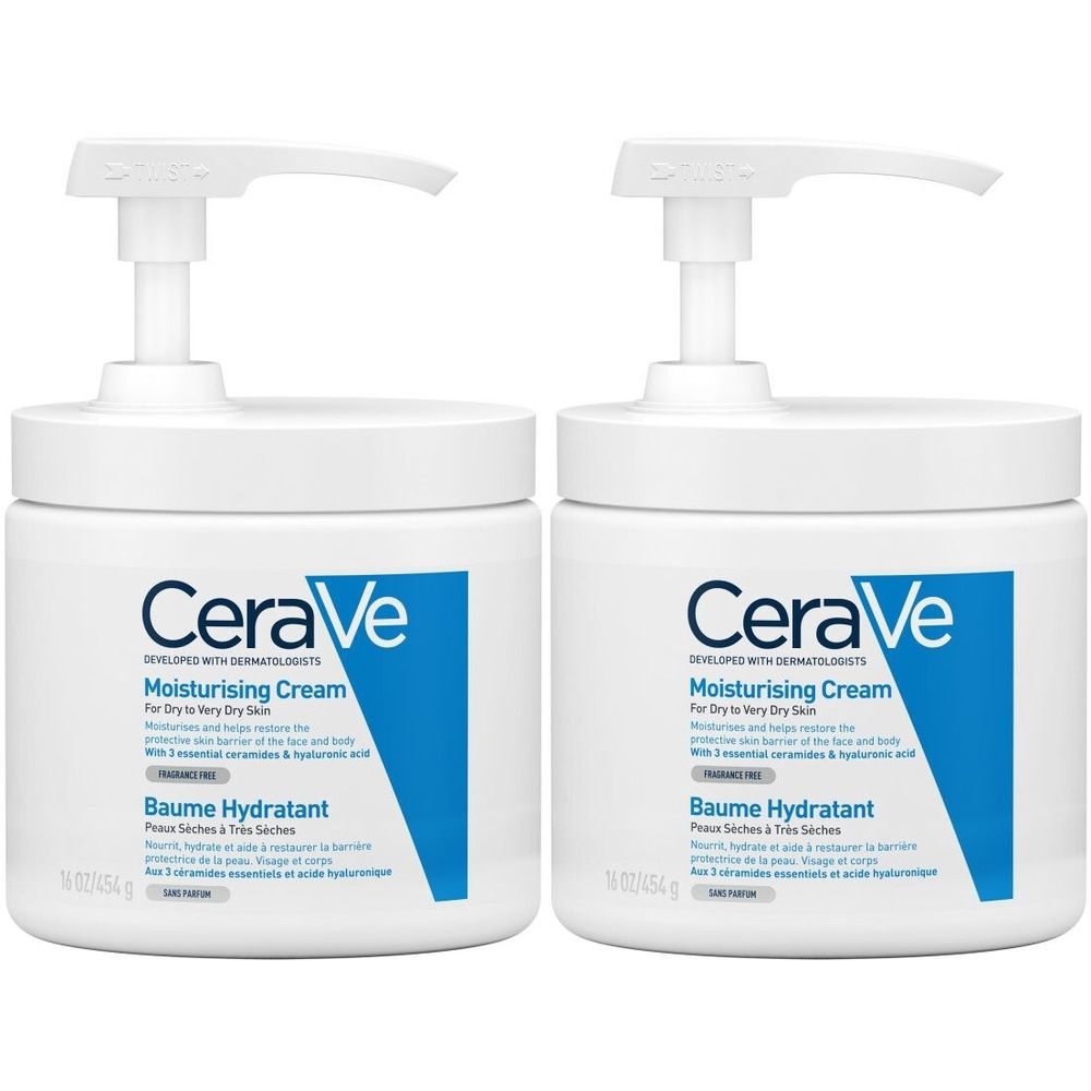 Twee witte potten met pomp. Blauwe etiketten met tekst: CeraVe, Baume Hydratant. Voor droge tot zeer droge huid. Met hyaluronzuur.