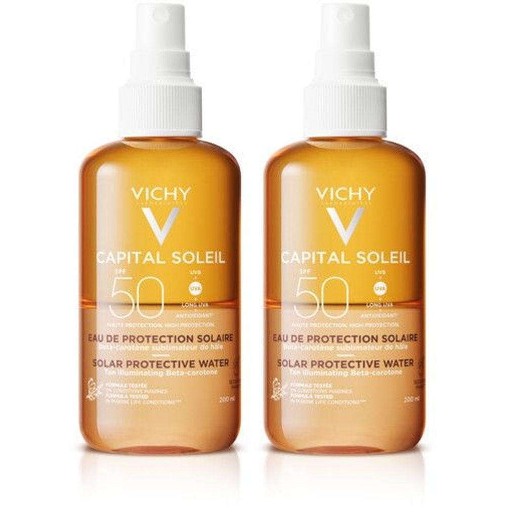 Deux flacons de brume solaire. Inscription: VICHY, CAPITAL SOLEIL, SPF 50. Nom du produit: Eau de Protection Solaire. Contenance: 200 ml.