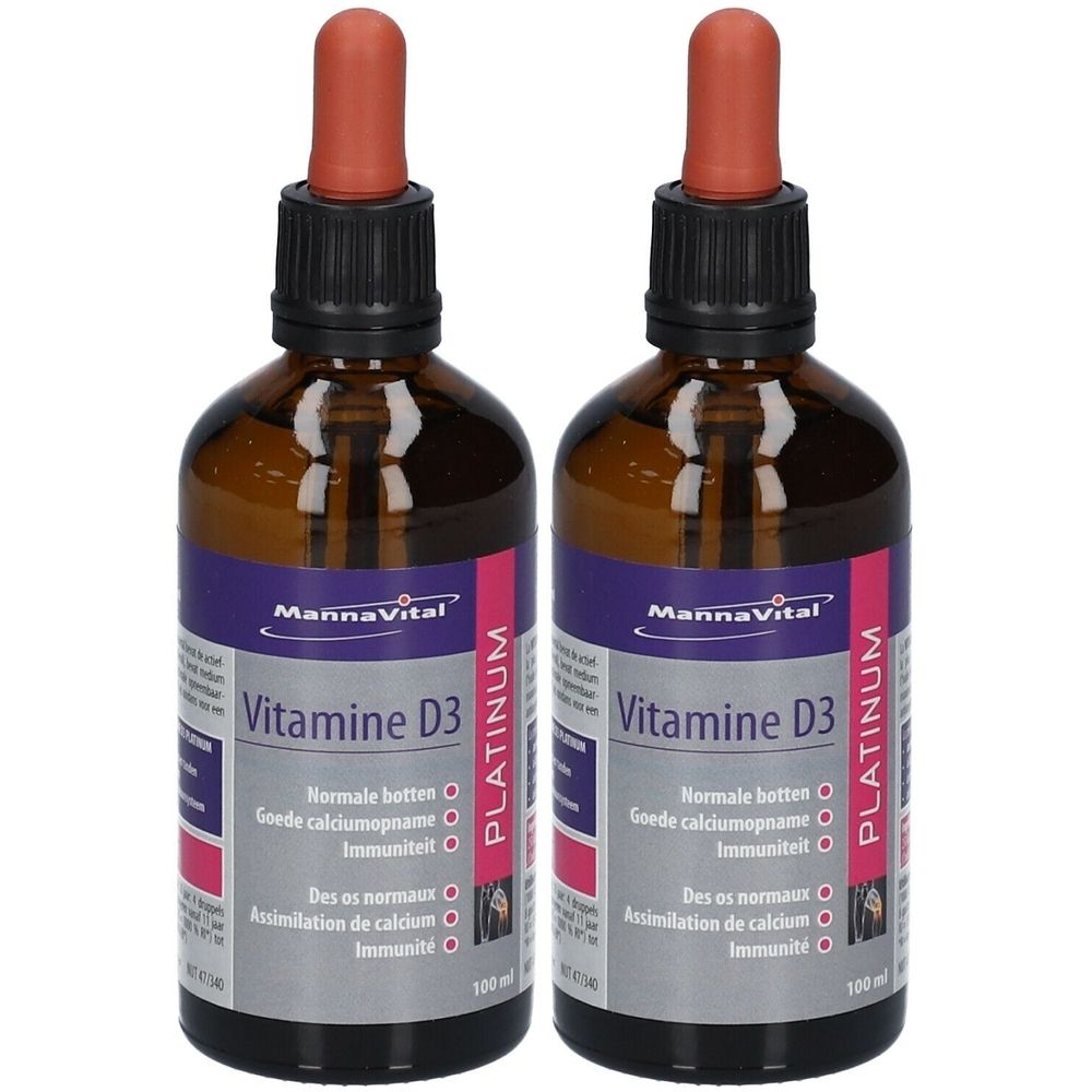 Twee flessen Mannavital Vitamine D3 Platinum met druppelaar. Bruine glazen flessen met paars etiket en witte tekst. 100 ml.