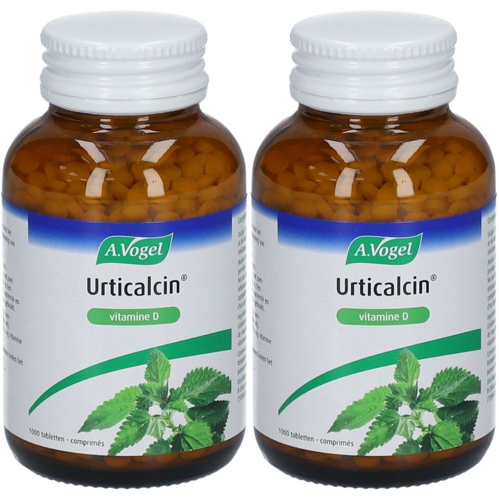 Deux flacons de A.Vogel Urticalcin. Flacons en verre brun avec bouchons blancs. Étiquette avec nom du produit, logo et image de plante.
