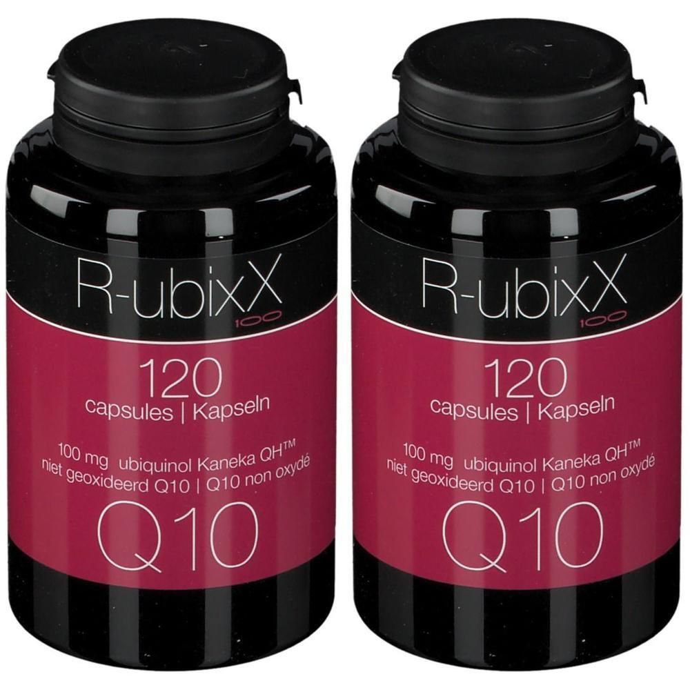 Twee flessen R-ubixX 100. Zwarte doppen, rode etiketten met witte tekst. Bevat 120 capsules. Q10 supplement.