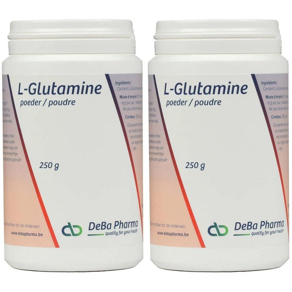 Twee witte potten met L-Glutamine poeder. Opschrift: L-Glutamine, 250 g. Merk: DeBa Pharma.