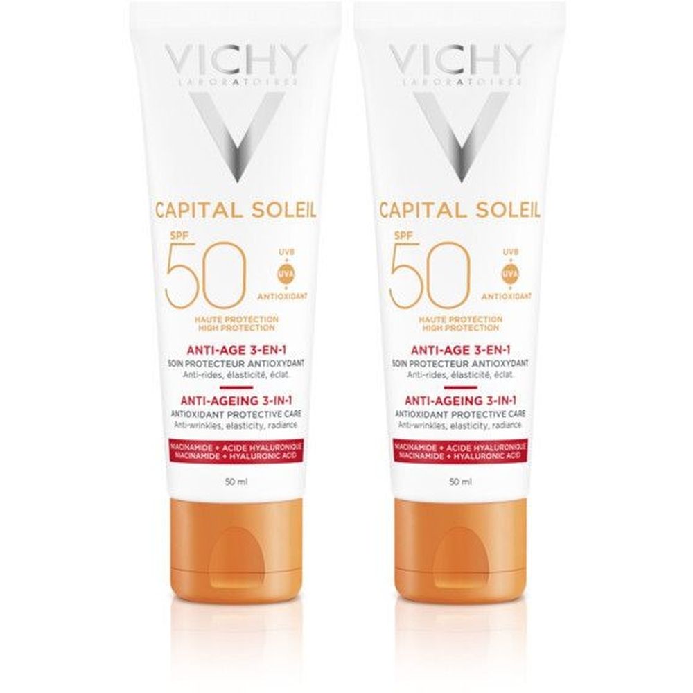 Twee tubes Vichy Capital Soleil Anti-Âge 3-en-1 SPF50. Witte tubes met oranje dop. Tekst: CAPITAL SOLEIL, SPF 50, Anti-Âge 3-en-1.