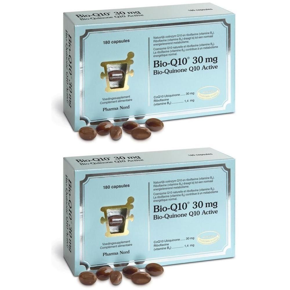 Twee dozen Pharma Nord Bio-Q10 30 mg. Bruine capsules ervoor. Opschrift: 180 capsules, Bio-Q10 30 mg, Bio-Quinone Q10 Active.