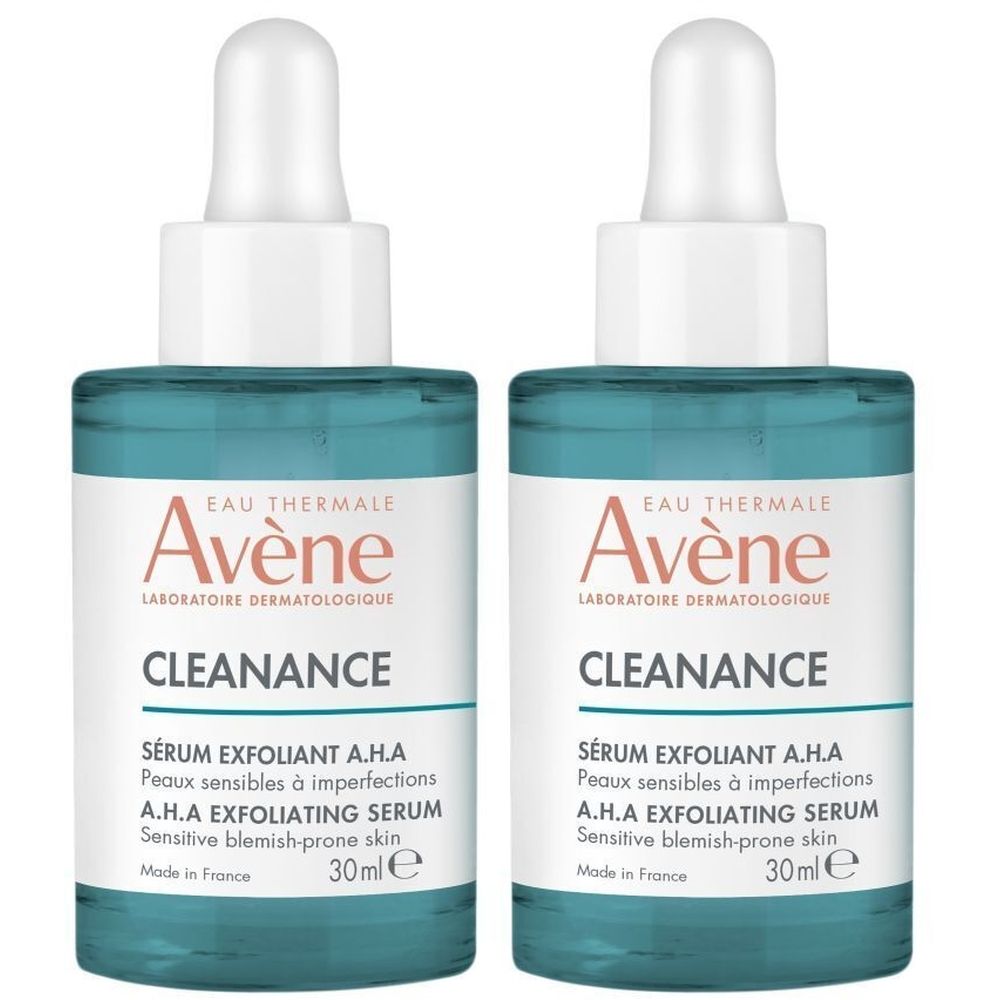 Deux flacons de sérum avec des flacons bleu-vert et des pipettes blanches. Étiquettes avec "Avène Cleanance" et "Sérum Exfoliant A.H.A".
