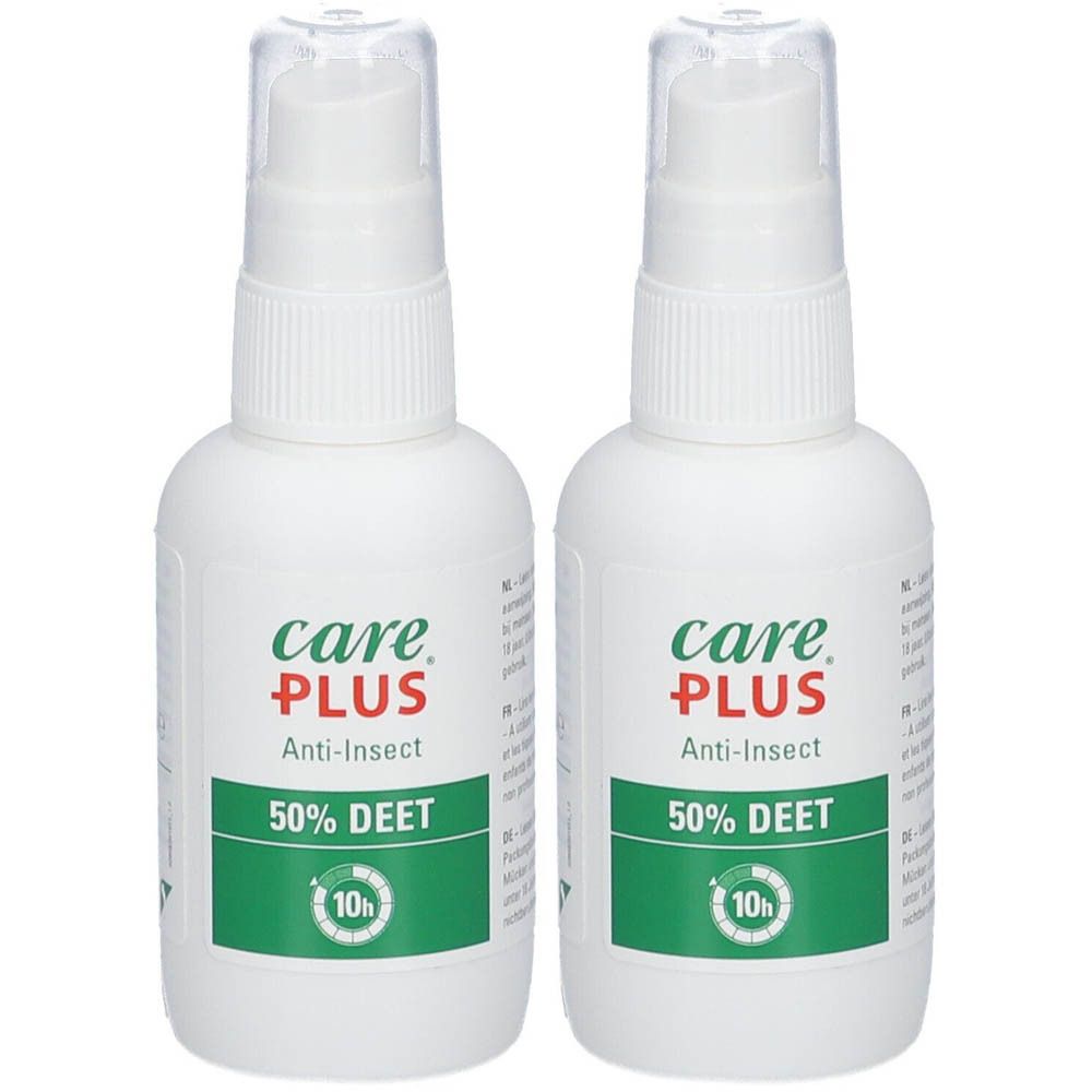 Deux flacons pulvérisateurs blancs avec bouchons transparents. Inscription : Care Plus Anti-Insect, 50% DEET, 10h.