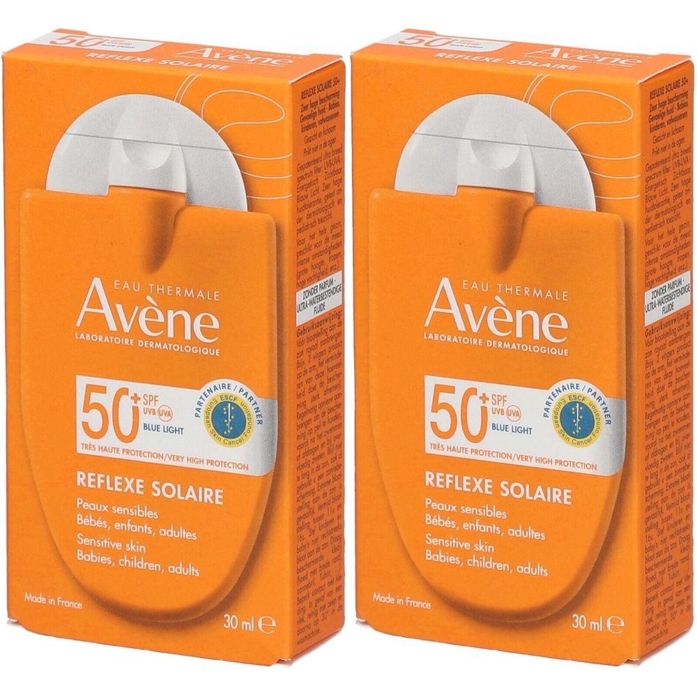 Twee oranje verpakkingen van Avène Solaire SPF 50+ Reflexe Pocket. Tekst: Reflexe Solaire, SPF 50+, gevoelige huid, baby's, kinderen, volwassenen.