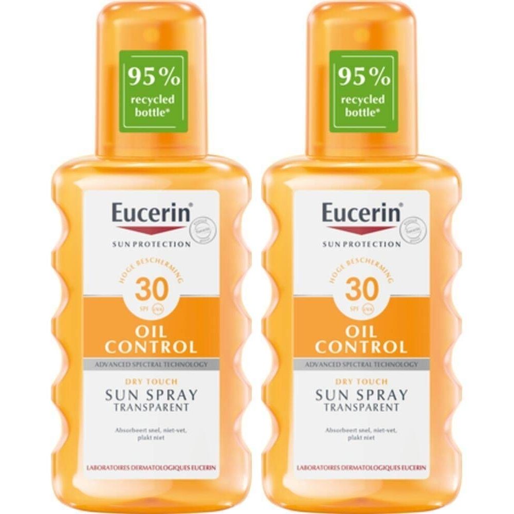 Deux flacons de spray solaire transparent Eucerin LSF 30. Inscription : Oil Control, Dry Touch. Bouteille recyclée à 95%.