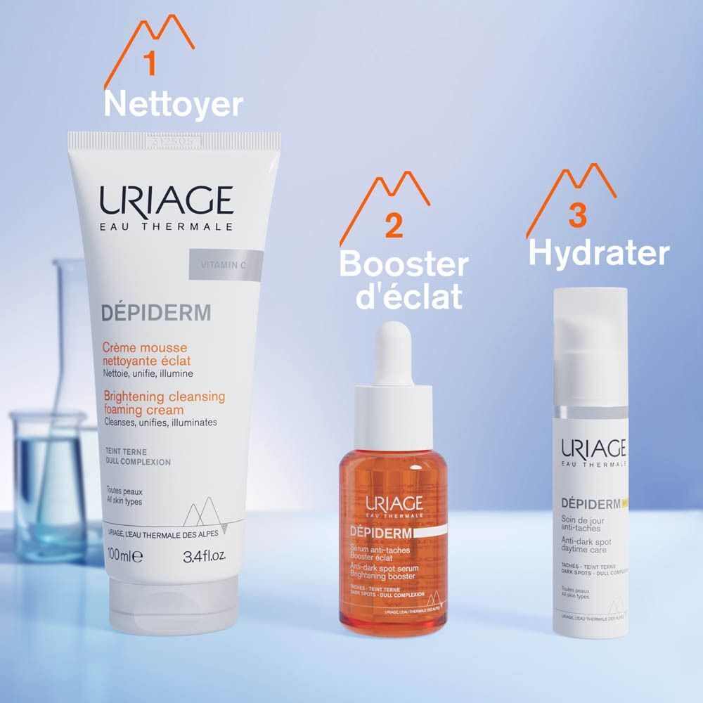 Trois produits Uriage Dépigerm : crème nettoyante, sérum éclat, soin de jour. Étapes 1, 2, 3.