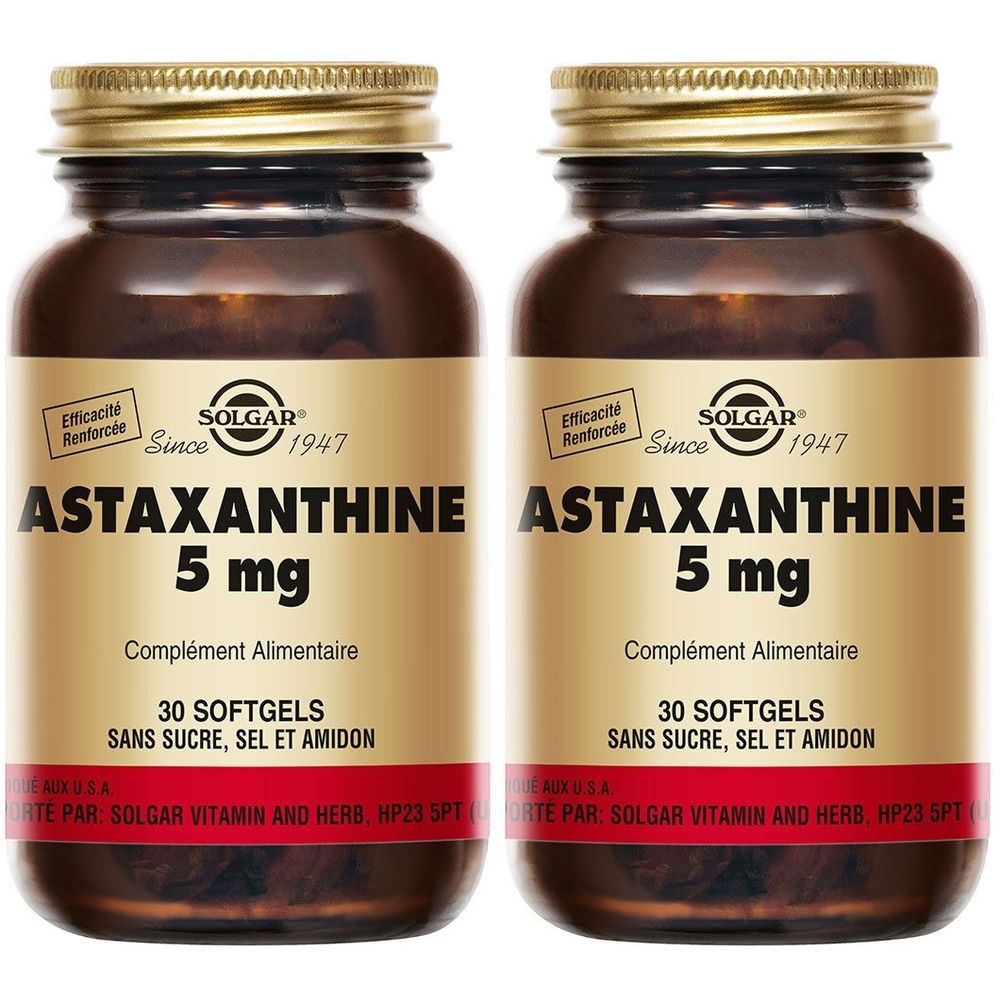 Twee flessen Solgar Astaxanthine 5 mg. Bruine glazen flessen met gouden doppen. Etiket met productinformatie.
