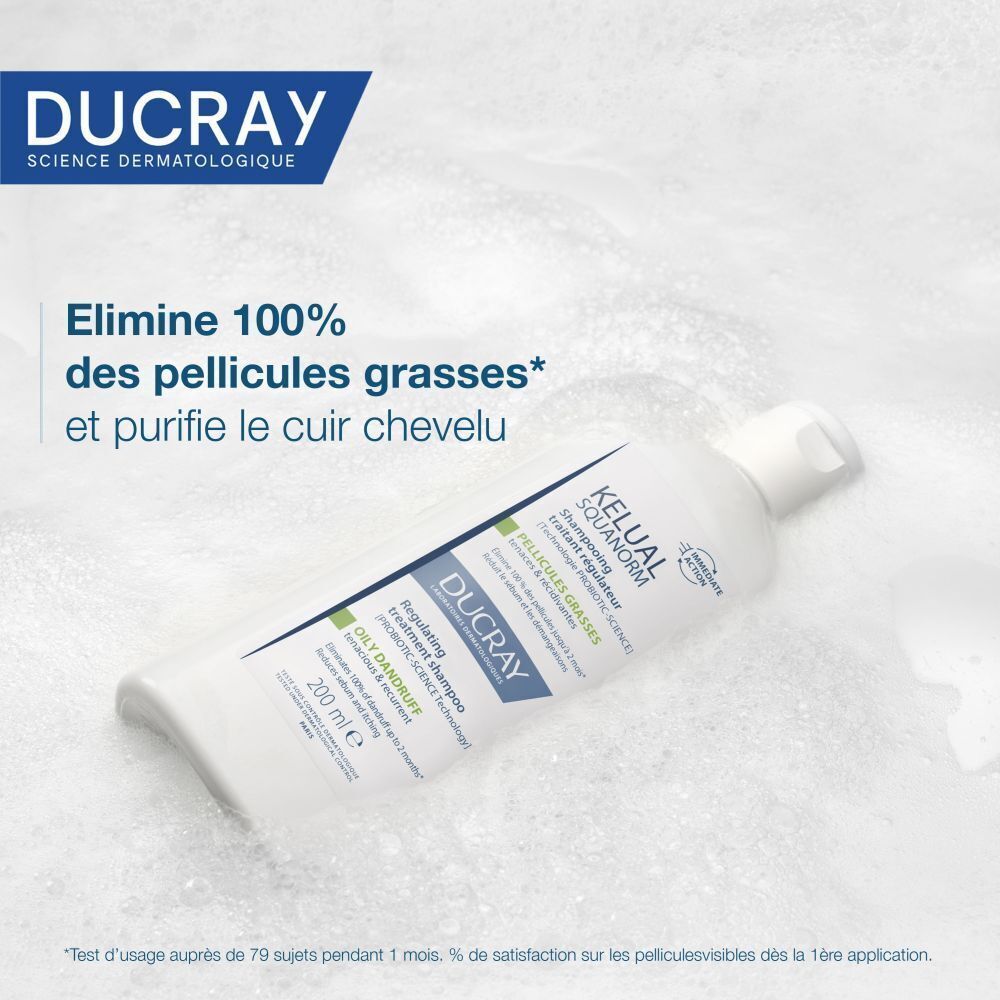Flacon de shampooing blanc dans des bulles de savon. Texte : Elimine 100% des pellicules grasses et purifie le cuir chevelu.