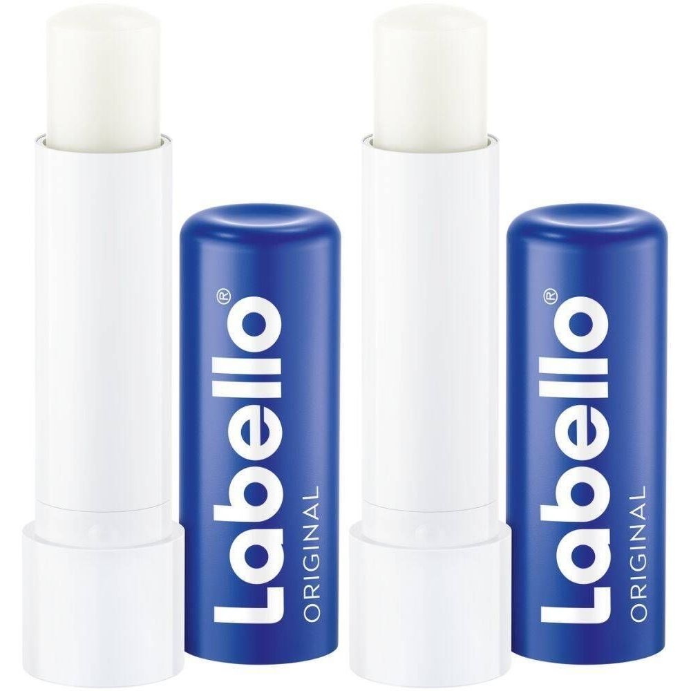 Deux sticks à lèvres blancs et bleus. Le texte "Labello Original" est visible sur l'emballage.