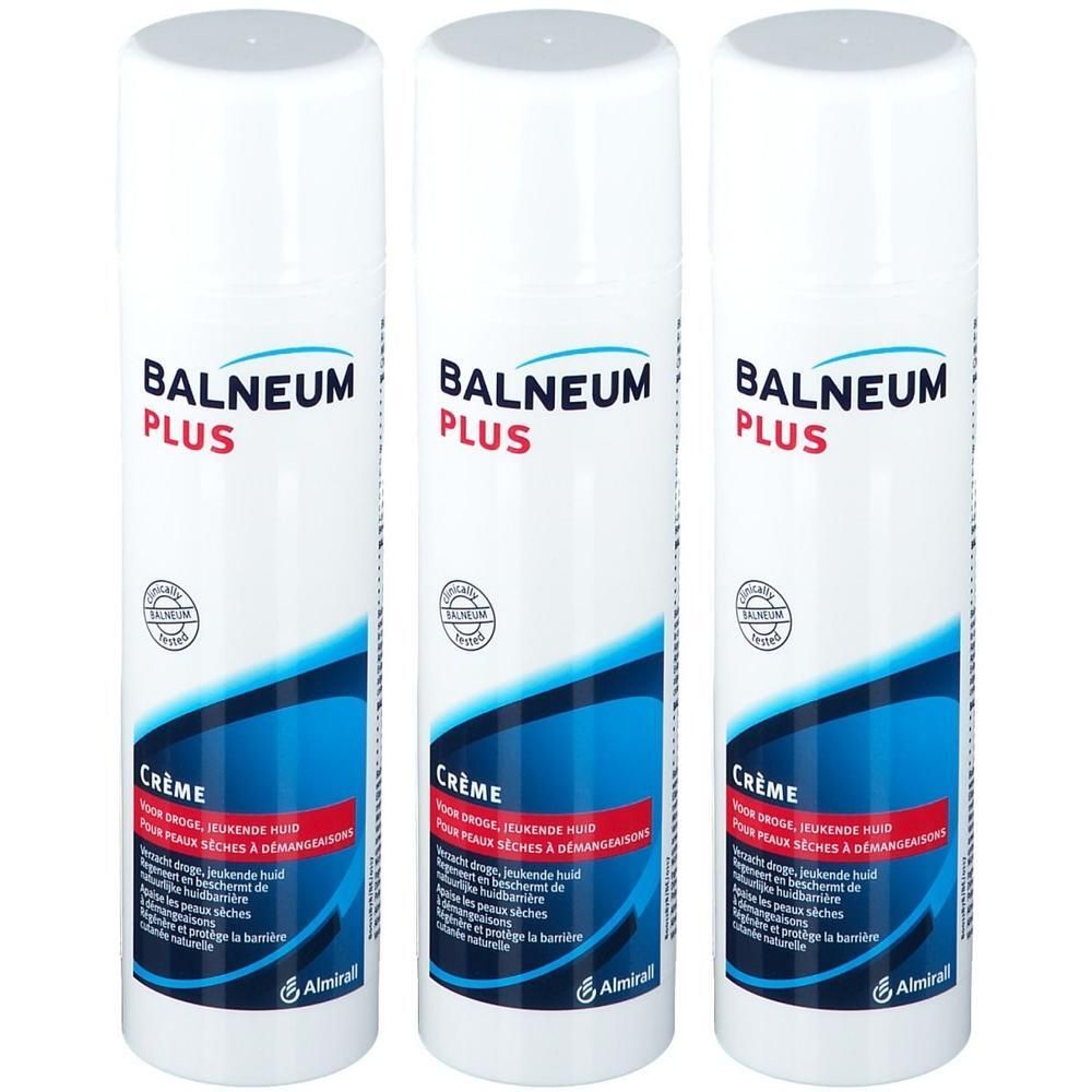 Drie witte flessen Balneum Plus Crème. Opschrift: Crème, voor droge, jeukende huid. Logo.