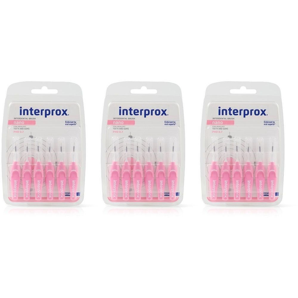 Trois paquets de Brossettes Nano Rose Interprox®. Chaque paquet contient des brossettes roses. L'emballage affiche le nom de la marque.