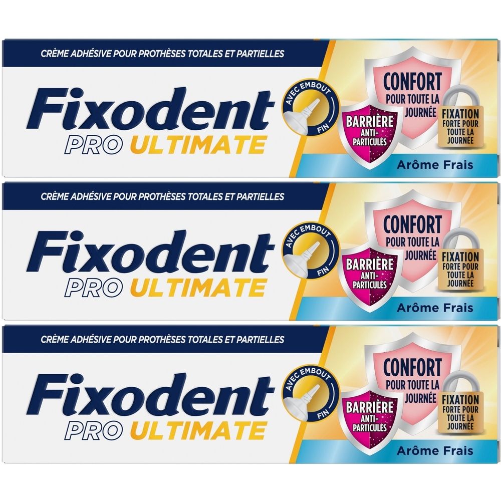 Drie tubes Fixodent Pro Ultimate. Opschrift: Crème adhésive pour prothèses totales et partielles. Met schildsymbolen.