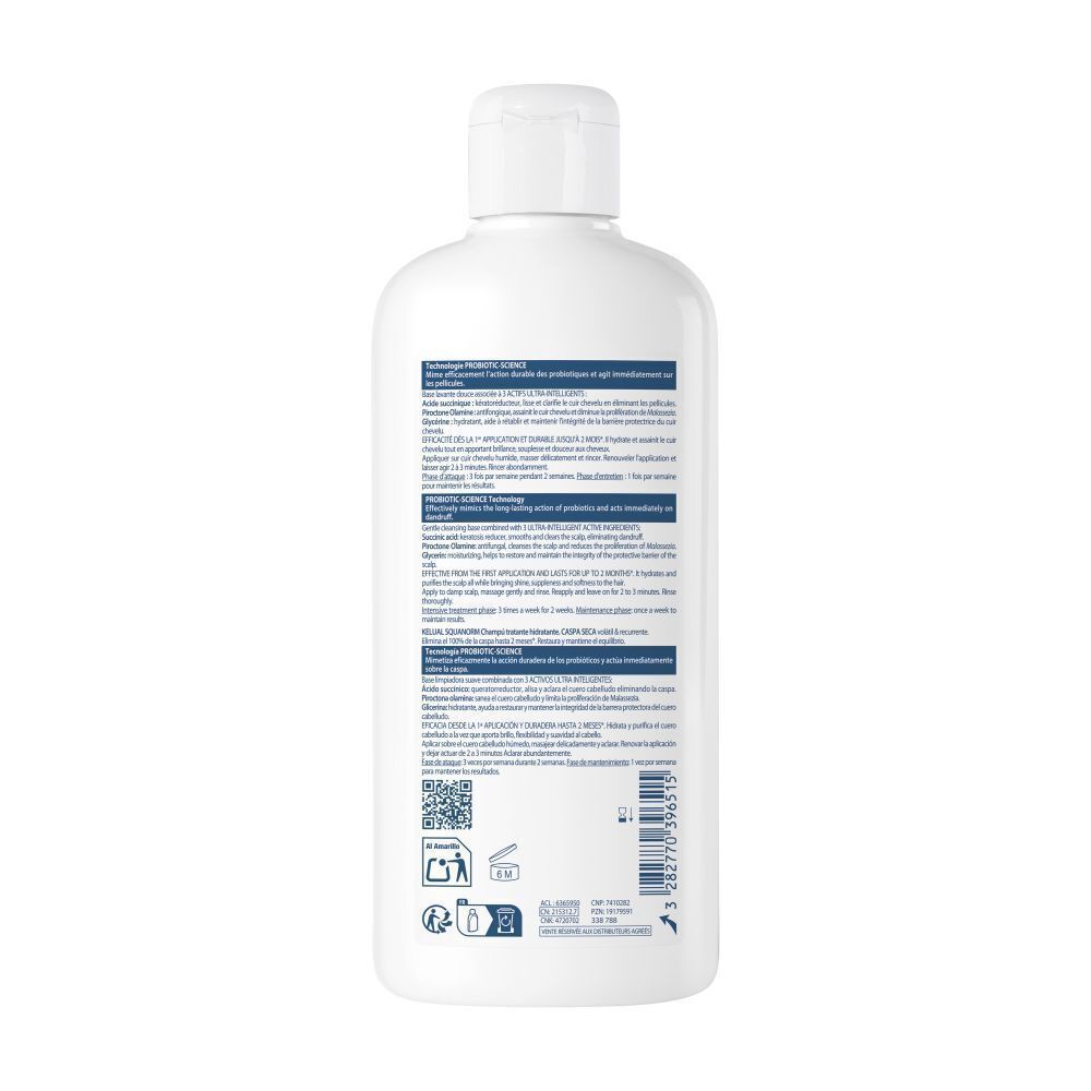 Achterkant van een shampoo fles. Meertalige tekst. QR-code en symbolen.
