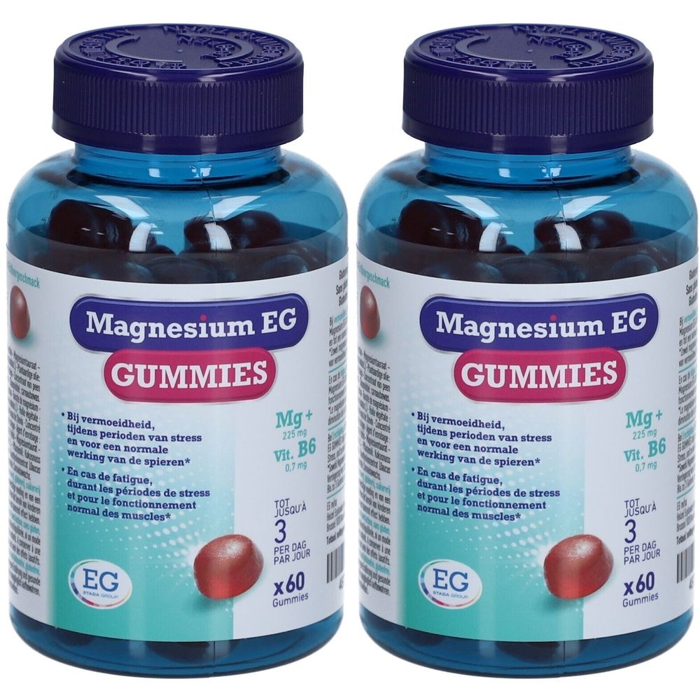 Twee flessen EG Magnesium Gummies. Blauwe doppen, transparante containers met rode gummies. Opschrift: Magnesium EG Gummies.
