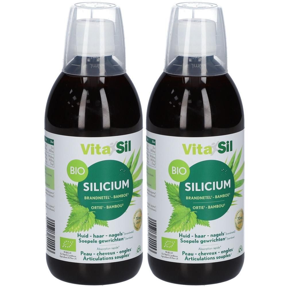 Twee flessen VitaSil Silicium. Groene etiketten met productnaam en ingrediënten. Bio-keurmerk. Heldere vloeistof.