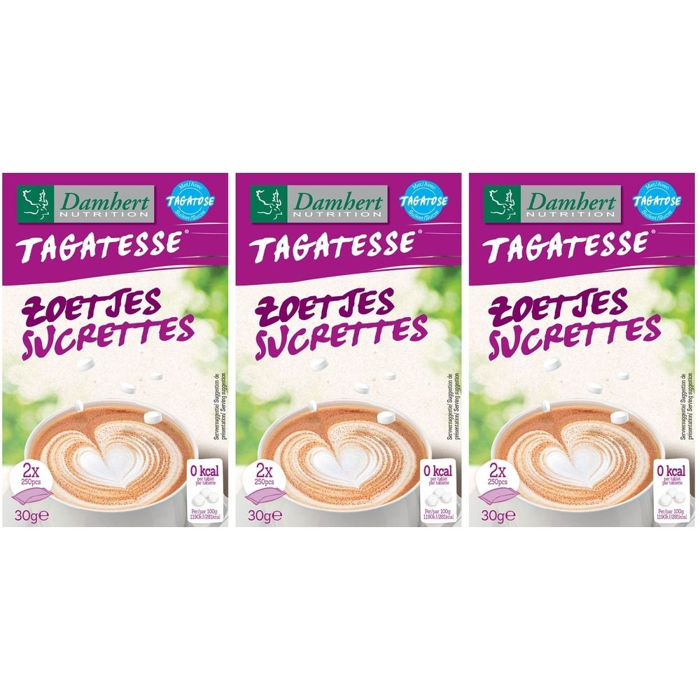Trois boîtes de Damhert Tagatesse Zoetjes Sucrettes. Chaque boîte montre une tasse de café avec un motif de cœur et 0 kcal.
