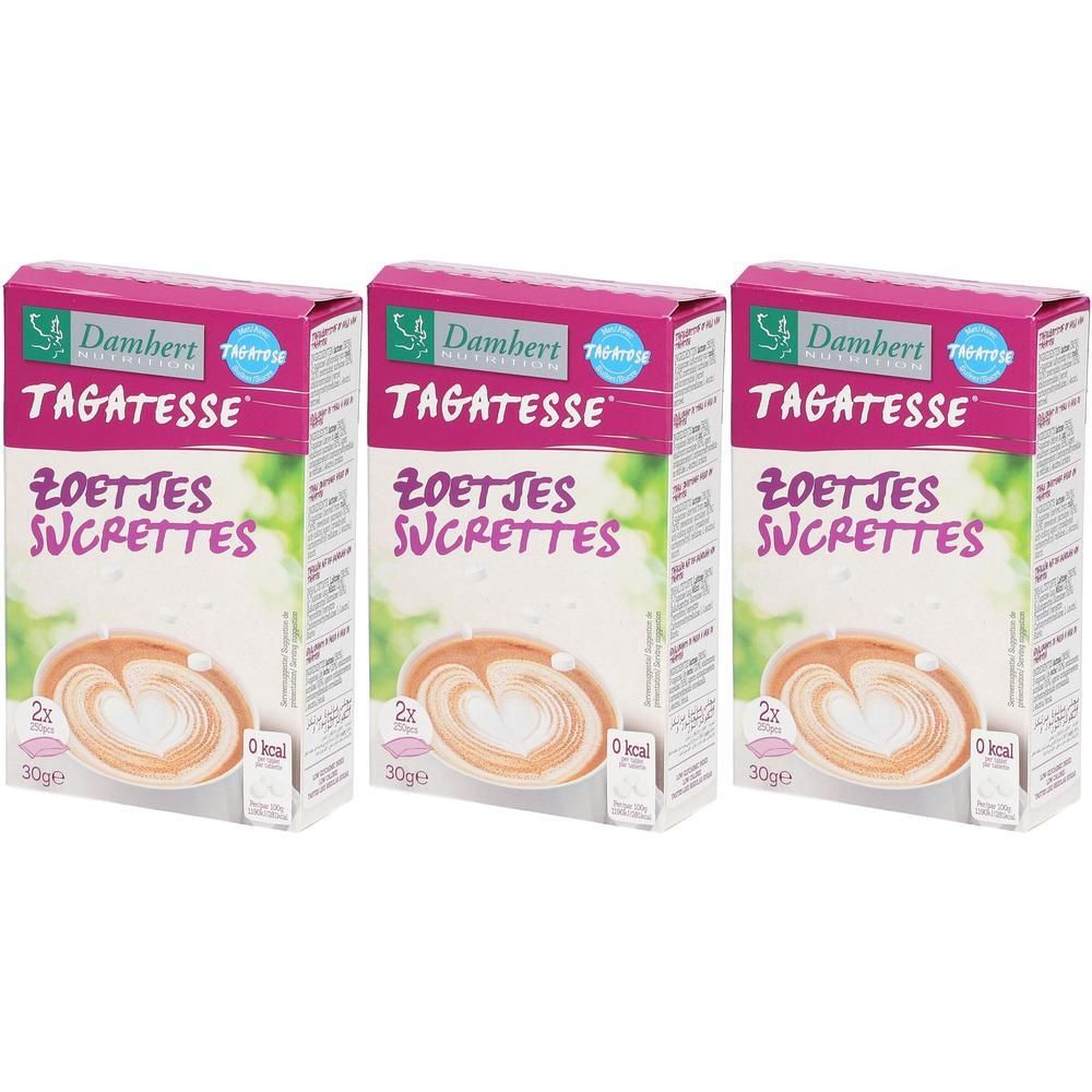 Drie verpakkingen Damhert Tagatesse zoetstof. Roze en wit ontwerp met productnaam en logo. 30g verpakking.