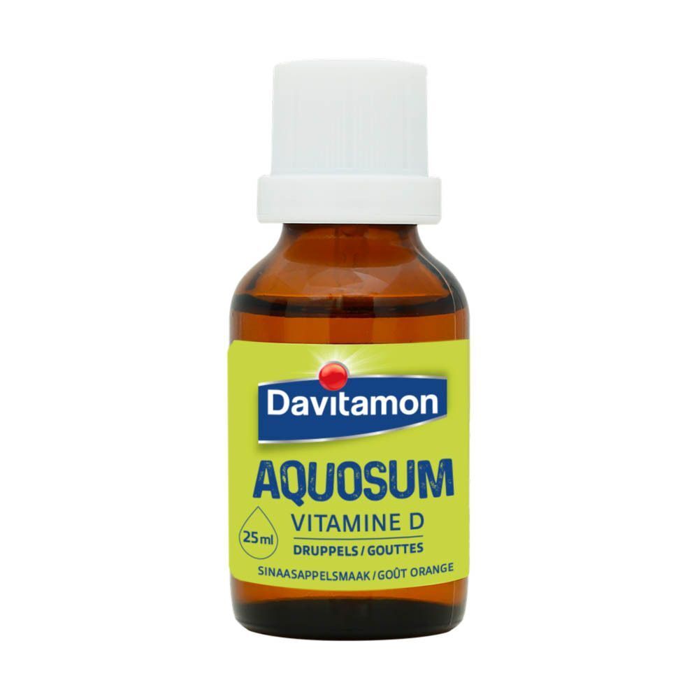 Bruine glazen fles met witte druppeldop, gevuld met vloeibare vitamine D. Geel etiket met Davitamon Aquosum opschrift.