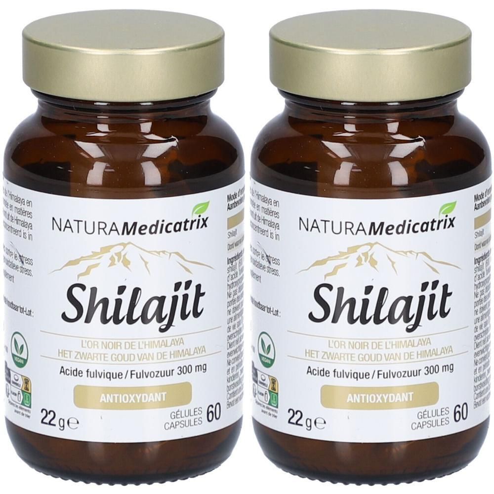 Twee flessen Shilajit capsules. Bruine glazen flessen met gouden doppen. Etiket met productnaam, ingrediënten en logo.