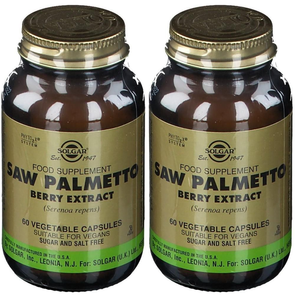 Twee flessen Solgar Saw Palmetto Berry Extract. Bruine glazen flessen met gouden doppen en etiketten. 60 capsules.