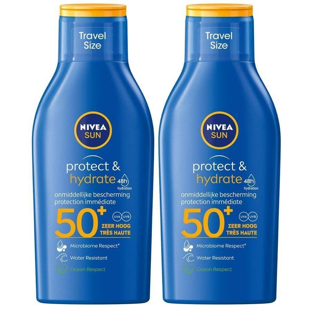 Twee blauwe flessen Nivea Sun Protect & Hydrate Lait Solaire SPF50+. Gele dop, witte tekst. Opschrift: Travel Size, 50+.