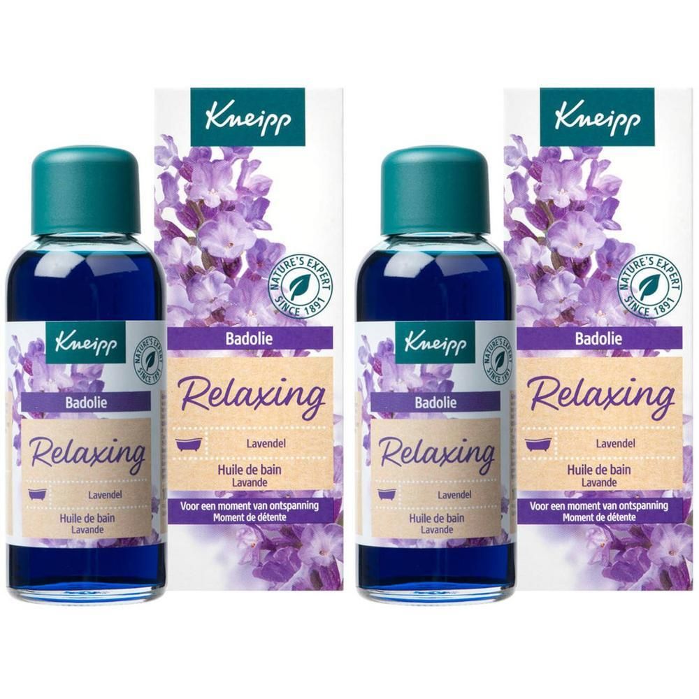 Twee flessen badolie met groene doppen en verpakking. Opschrift: Kneipp, Badolie, Relaxing, Lavendel.