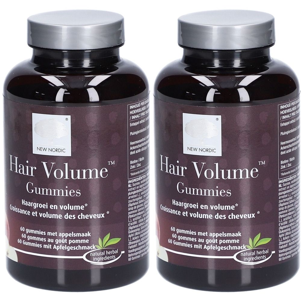 Twee bruine flessen met zilveren doppen. Opschrift: Hair Volume Gummies. Bevat 60 gummies met appelsmaak. Merk: New Nordic.