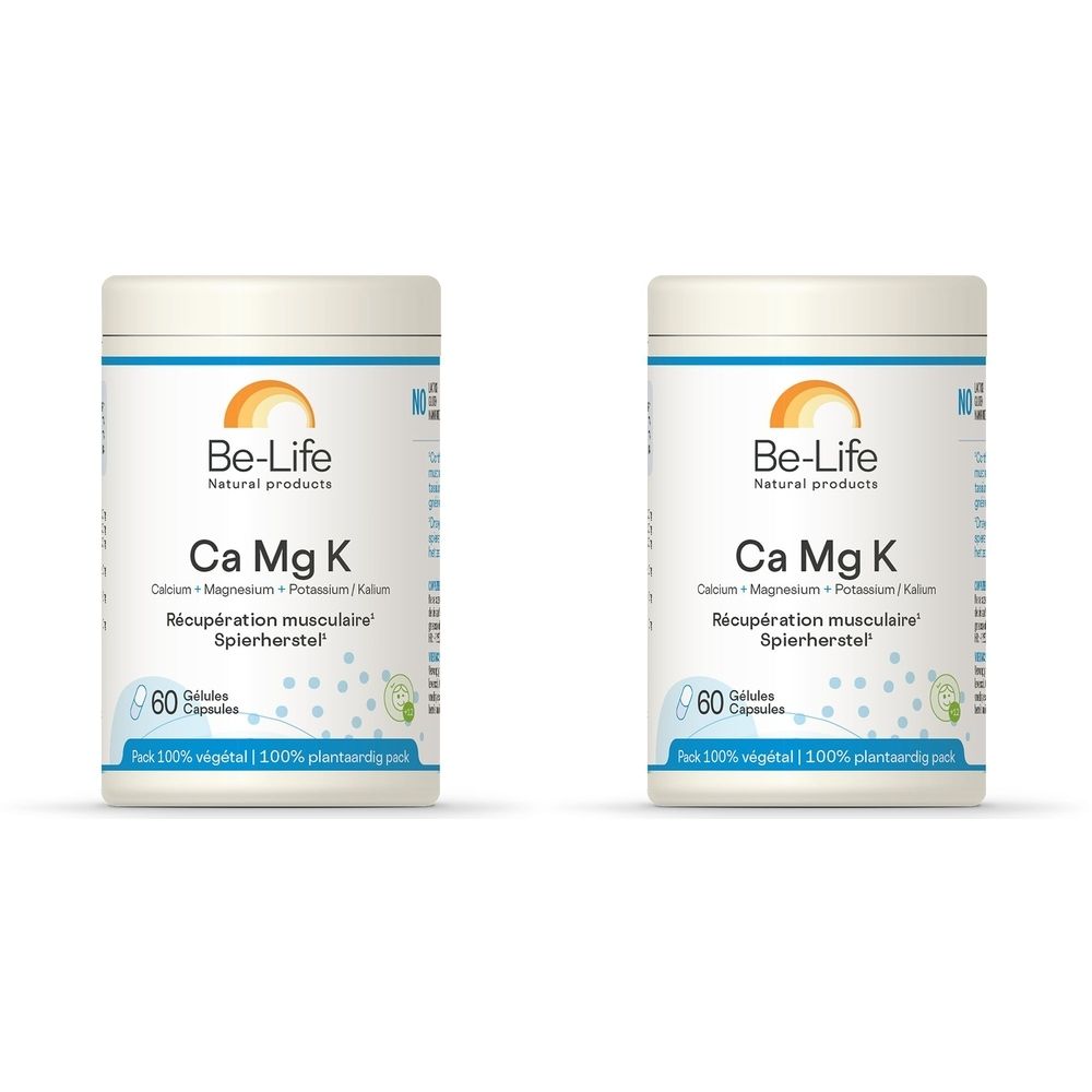 Twee witte potten met blauwe en oranje tekst. Opschrift: Ca Mg K, 60 capsules. Merk: Be-Life.