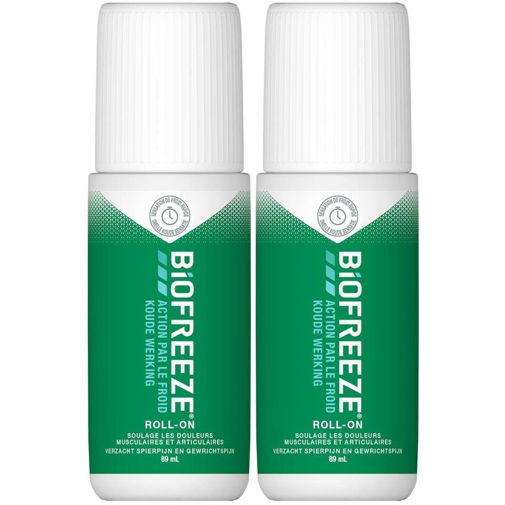 Twee witte roll-on flacons met groene etiketten. Opschrift: Biofreeze, Roll-On, Action par le froid, Koude werking.
