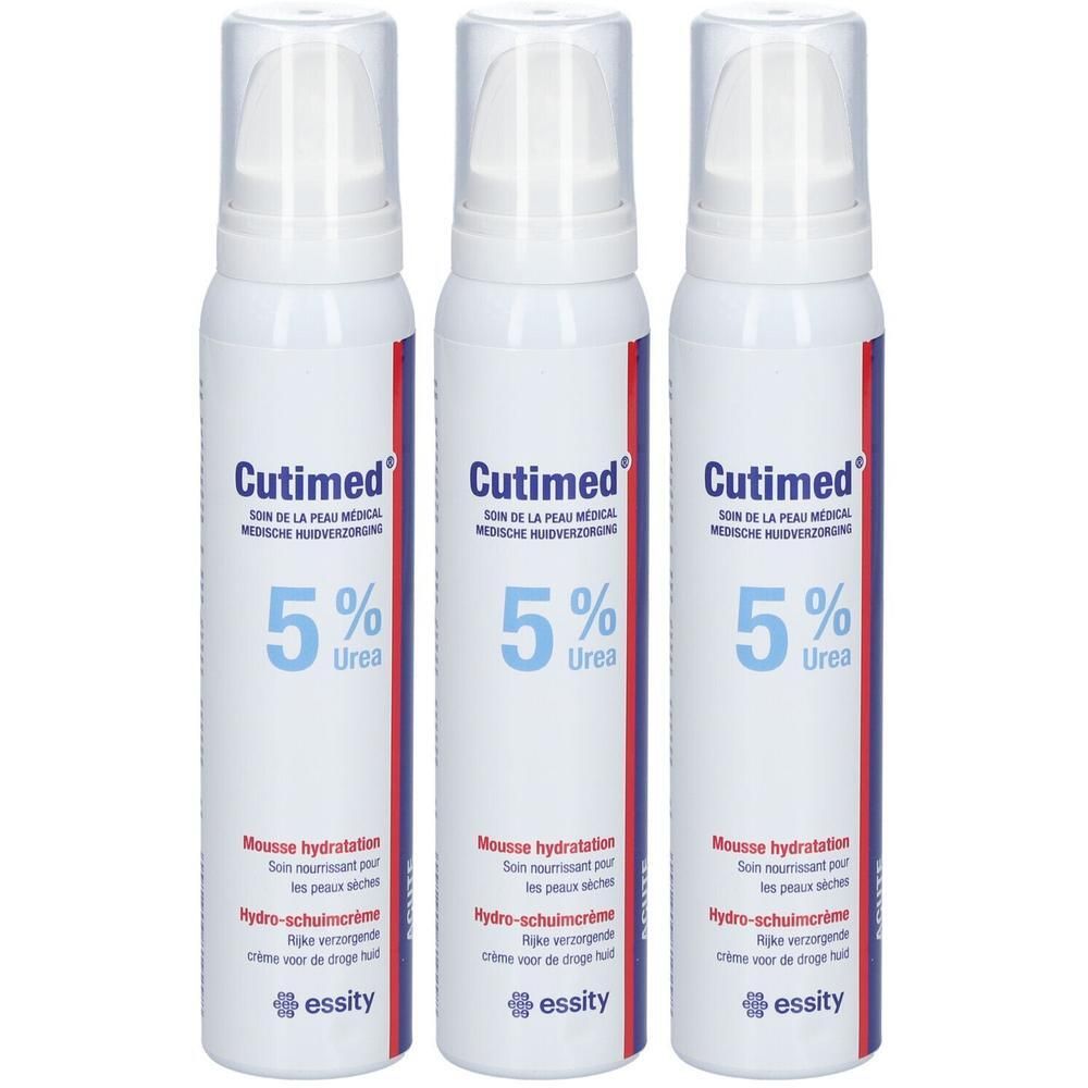 Drie flacons Cutimed® Acute 5% Urea schuimcrème. Witte flacons met blauw en rood etiket. Opschrift: 5% Urea, Mousse hydratation.