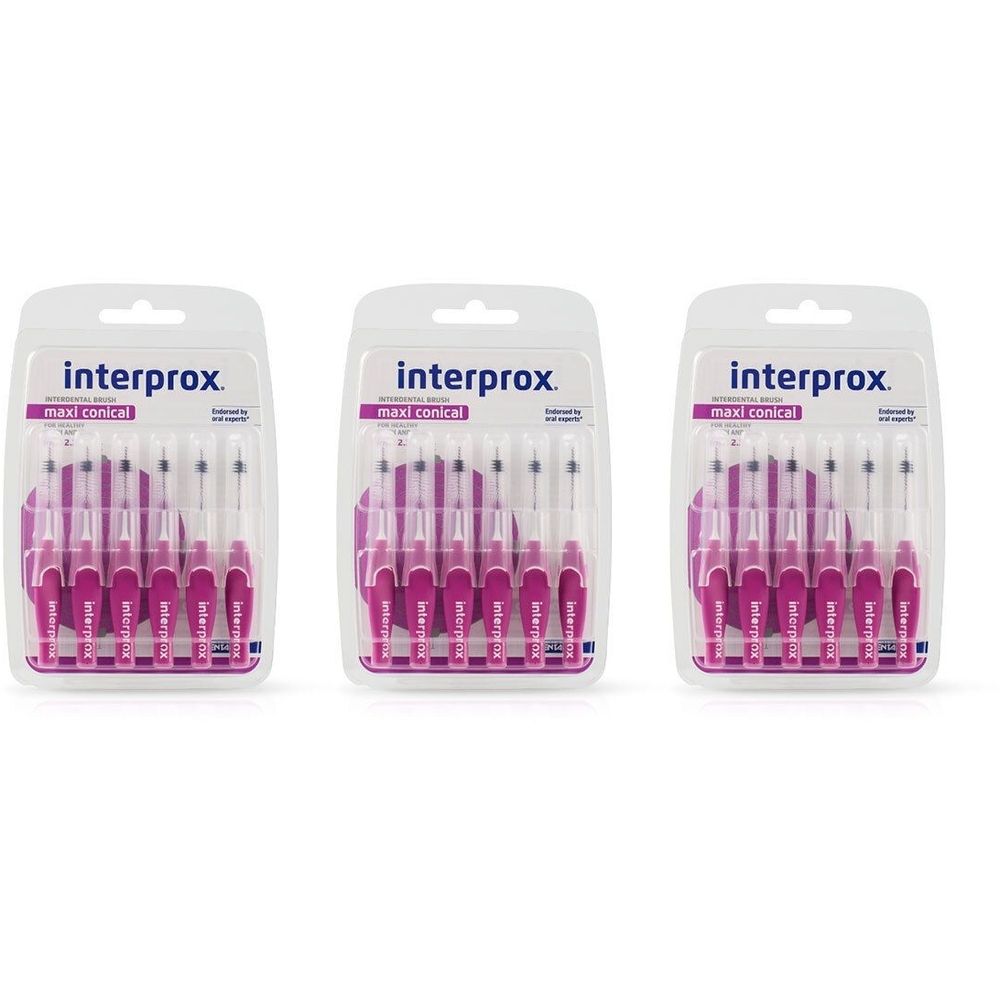 Drie verpakkingen Interprox® Brossettes Maxi Conical Violet. Elke verpakking bevat meerdere borstels met paarse handvatten en witte borstelharen.