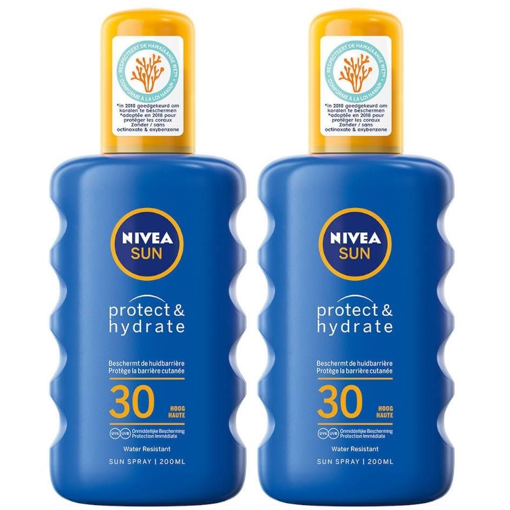 Deux flacons bleus NIVEA Sun Spray avec bouchons jaunes. Inscription : Protect & Hydrate, SPF 30. Résistant à l'eau.