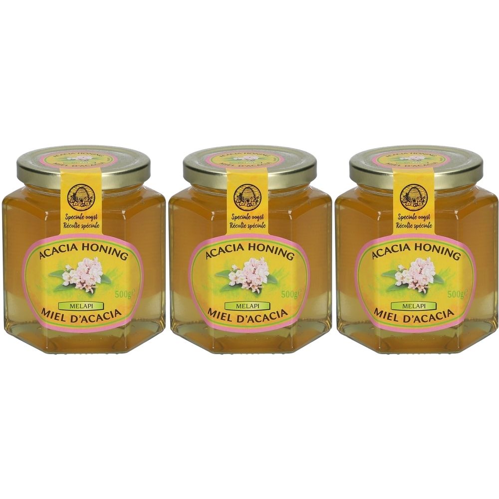 Trois pots de miel. Étiquettes : Acacia Honing, Miel d'Acacia. Miel jaune dans des pots hexagonaux avec des couvercles dorés.
