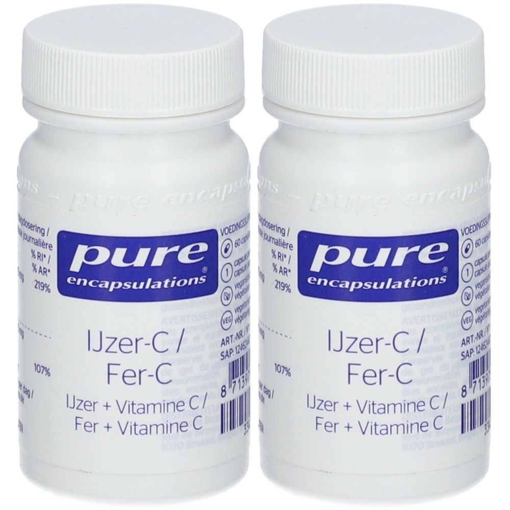 Twee witte flessen met schroefdop. Opschrift: pure encapsulations, IJzer-C/Fer-C, IJzer + Vitamine C/Fer + Vitamine C.