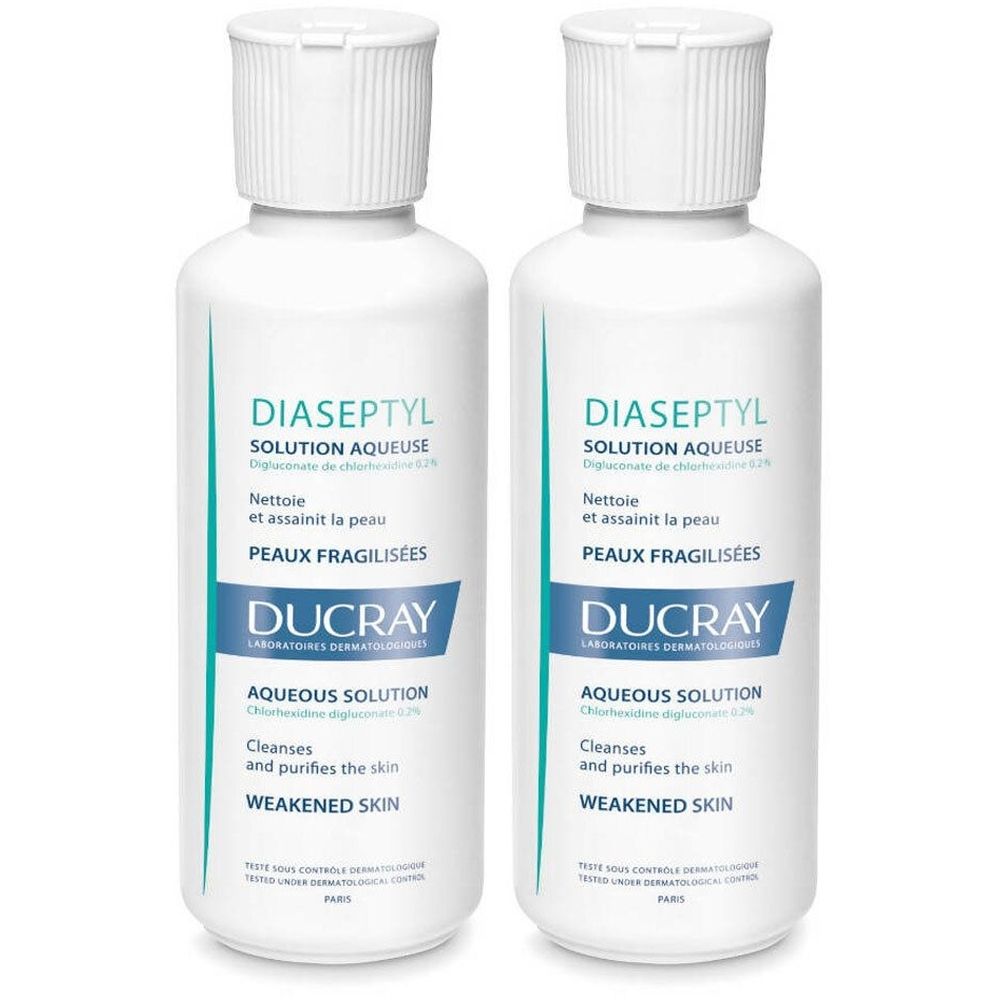 Twee witte flessen DIASEPTYL-oplossing. Opschrift: SOLUTION AQUEUSE, PEAUX FRAGILISÉES, DUCRAY. Reinigt en zuivert de verzwakte huid.