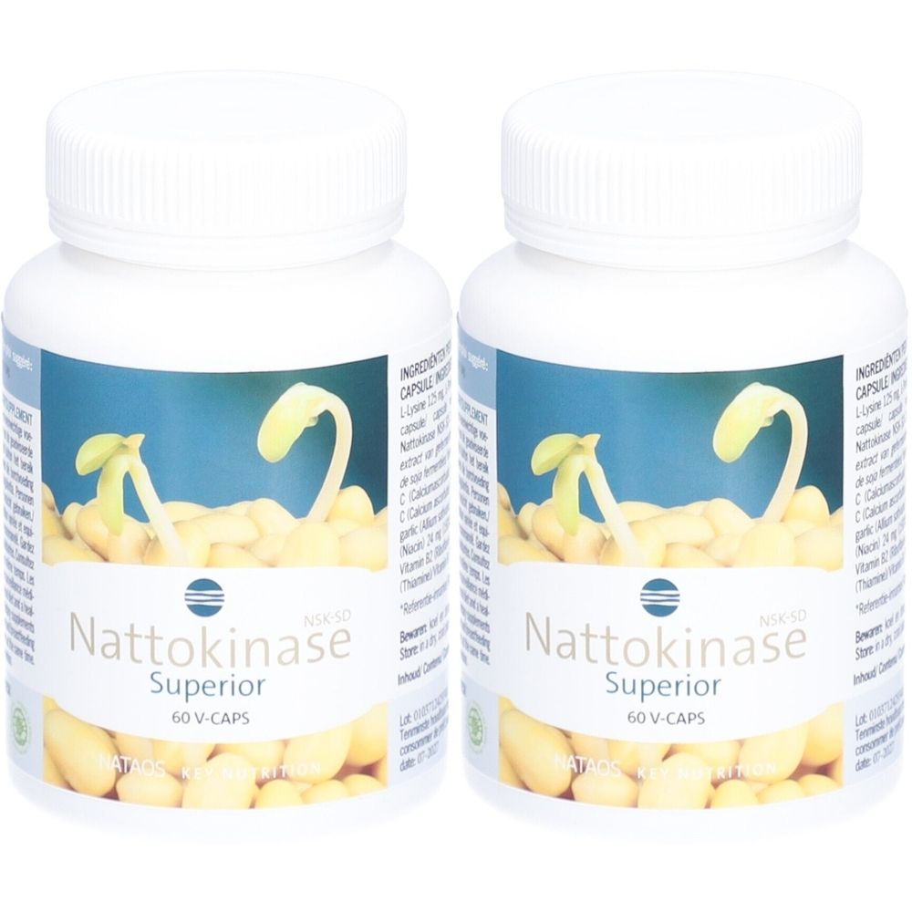 Deux flacons blancs avec l'inscription Nattokinase Superior. Chaque flacon contient 60 V-CAPS. Les étiquettes indiquent également les ingrédients.